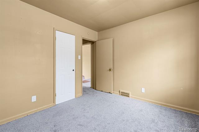 Builiding view six for 10270 Beaconsfield, Detroit, MI. 48224