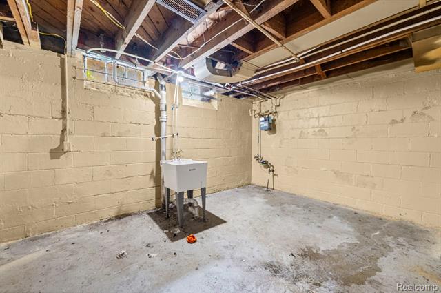 Builiding view twelve for 10270 Beaconsfield, Detroit, MI. 48224