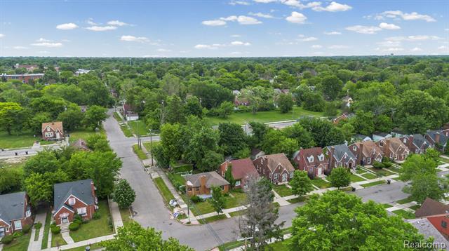 Builiding view two for 10270 Beaconsfield, Detroit, MI. 48224
