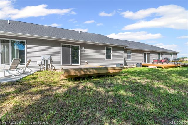 Builiding view eighteen for 303 Hidden Harbor, Marine City, MI. 48039