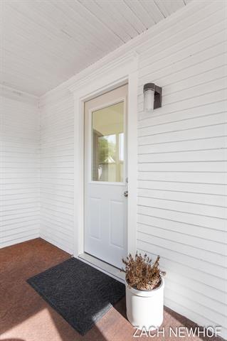 Builiding view thirty three for 430 Washington Avenue, Holland, MI. 49423