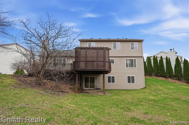 Builiding view forty six for 938 Meadowbrook, Milford, MI. 48381