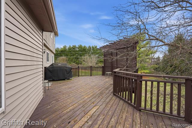 Builiding view forty two for 938 Meadowbrook, Milford, MI. 48381