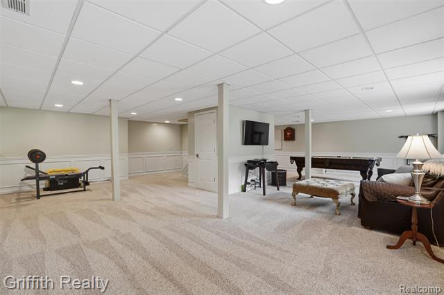 Builiding view thirty nine for 938 Meadowbrook, Milford, MI. 48381