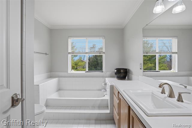 Builiding view thirty for 938 Meadowbrook, Milford, MI. 48381