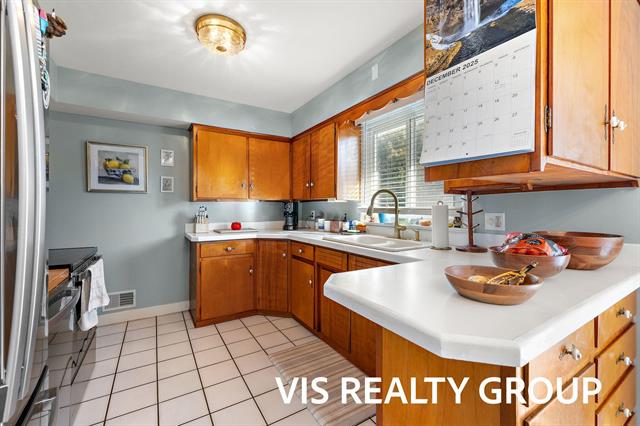 Builiding view nineteen for 5116 Gay, Muskegon, MI. 49441