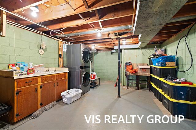 Builiding view thirty nine for 5116 Gay, Muskegon, MI. 49441