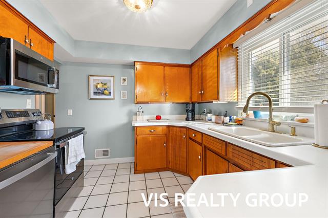 Builiding view twenty one for 5116 Gay, Muskegon, MI. 49441