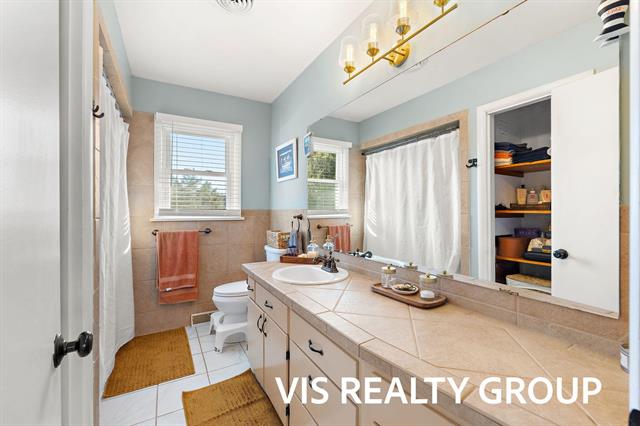 Builiding view twenty six for 5116 Gay, Muskegon, MI. 49441