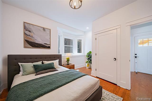 Builiding view eleven for 1583 Cadillac, Detroit, MI. 48214