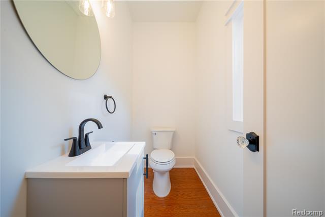 Builiding view fifteen for 1583 Cadillac, Detroit, MI. 48214