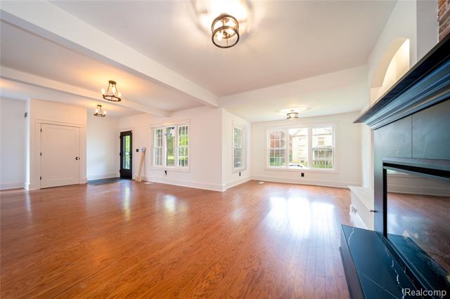 Builiding view five for 1583 Cadillac, Detroit, MI. 48214