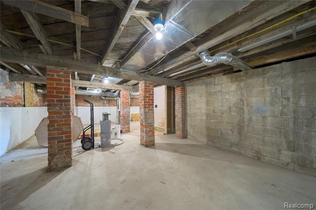 Builiding view forty four for 1583 Cadillac, Detroit, MI. 48214