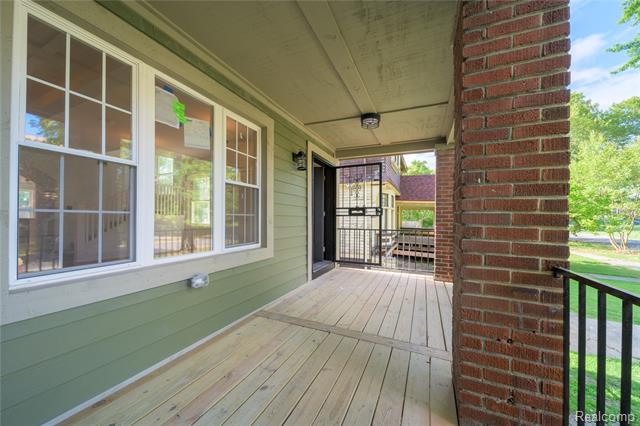 Builiding view forty nine for 1583 Cadillac, Detroit, MI. 48214