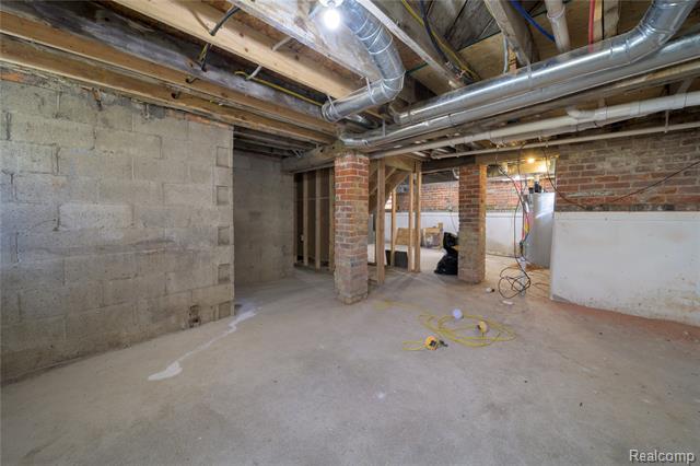 Builiding view forty seven for 1583 Cadillac, Detroit, MI. 48214