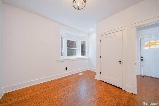 Builiding view fourteen for 1583 Cadillac, Detroit, MI. 48214