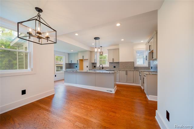 Builiding view ten for 1583 Cadillac, Detroit, MI. 48214