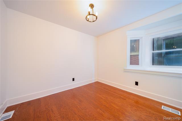 Builiding view thirteen for 1583 Cadillac, Detroit, MI. 48214