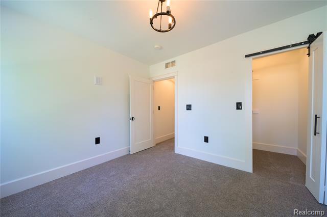 Builiding view thirty four for 1583 Cadillac, Detroit, MI. 48214