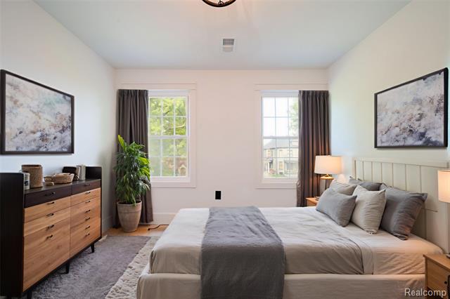 Builiding view thirty two for 1583 Cadillac, Detroit, MI. 48214