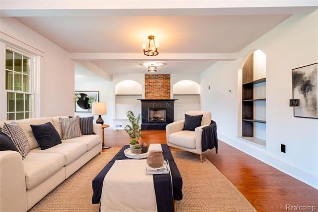 Builiding view three for 1583 Cadillac, Detroit, MI. 48214