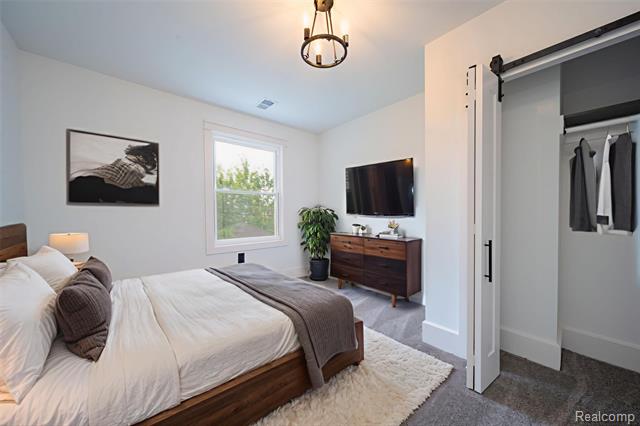 Builiding view twenty eight for 1583 Cadillac, Detroit, MI. 48214