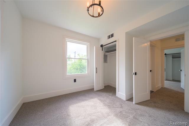 Builiding view twenty five for 1583 Cadillac, Detroit, MI. 48214