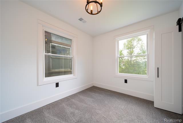 Builiding view twenty four for 1583 Cadillac, Detroit, MI. 48214