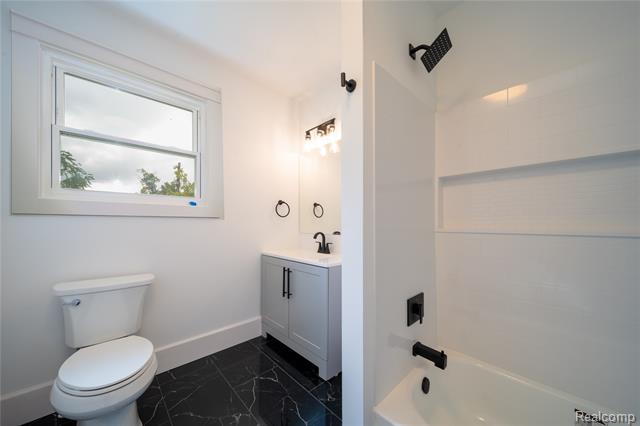 Builiding view twenty six for 1583 Cadillac, Detroit, MI. 48214