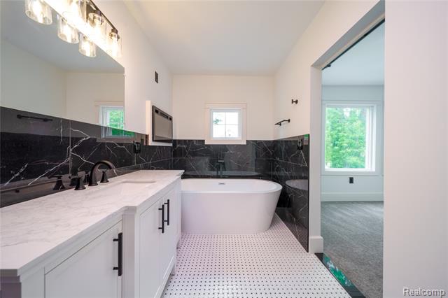 Builiding view twenty for 1583 Cadillac, Detroit, MI. 48214