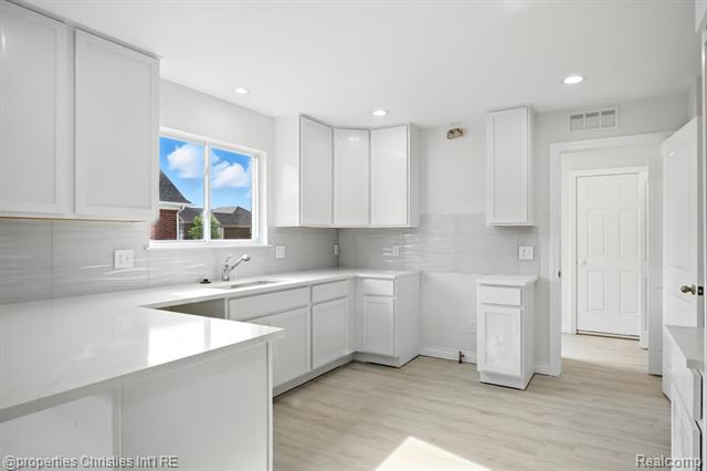 Builiding view twenty one for 3202 Roma, Wixom, MI. 48393