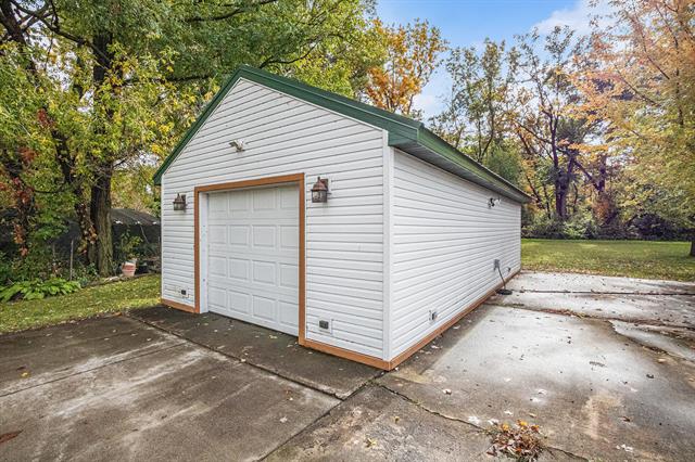 Builiding view twenty five for 53027 Twin Lakes, Dowagiac, MI. 49047