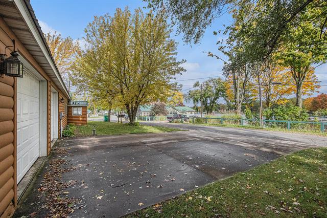 Builiding view twenty one for 53027 Twin Lakes, Dowagiac, MI. 49047