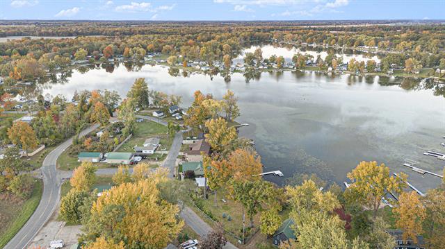 Builiding view twenty seven for 53027 Twin Lakes, Dowagiac, MI. 49047