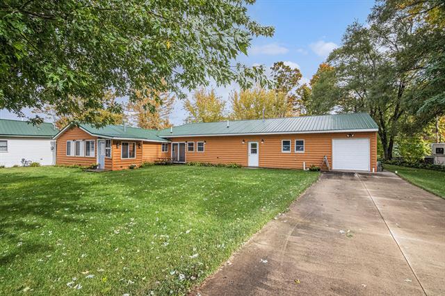 Builiding view two for 53027 Twin Lakes, Dowagiac, MI. 49047