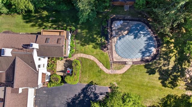 Builiding view eighty four for 5050 Browns Lake, Jackson, MI. 49203