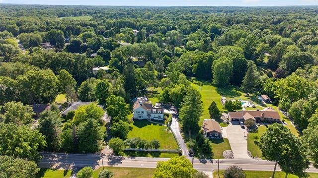 Builiding view eighty nine for 5050 Browns Lake, Jackson, MI. 49203