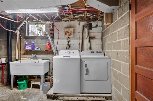 Builiding view twenty seven for 5050 Browns Lake, Jackson, MI. 49203