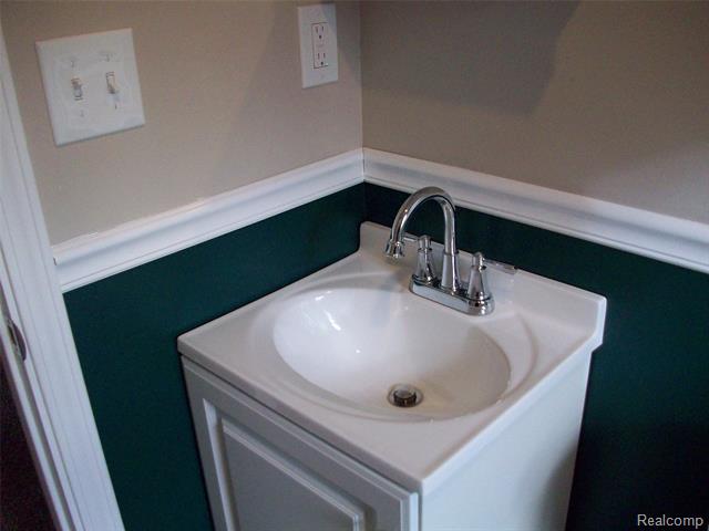 Builiding view eight for 3454 Eastdale, Flint, MI. 48506