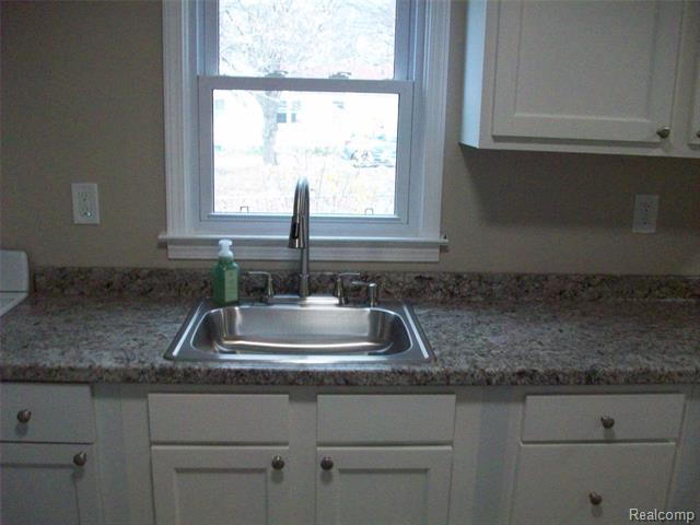 Builiding view eighteen for 3454 Eastdale, Flint, MI. 48506