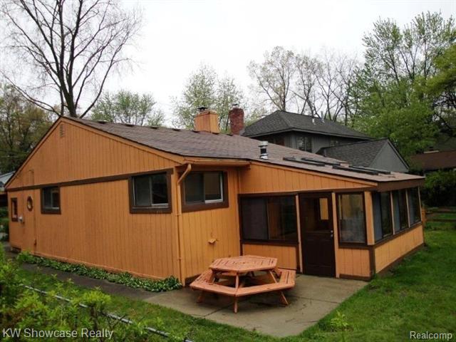 front view for 7900 Detroit Blvd, West Bloomfield, Mi. 48323