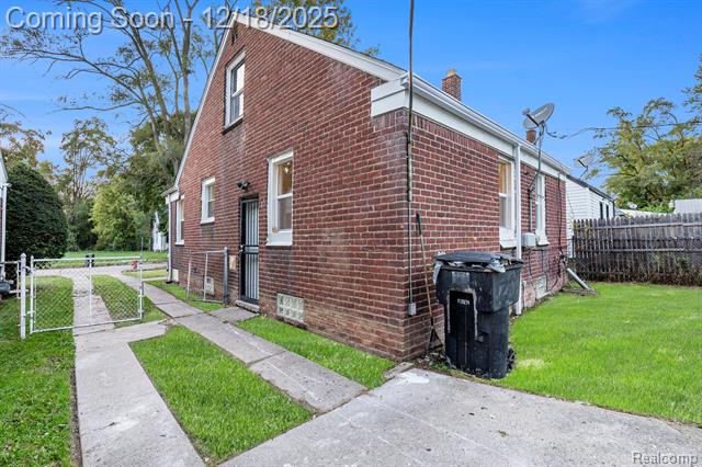 Builiding view thirty three for 12080 Heyden, Detroit, MI. 48228