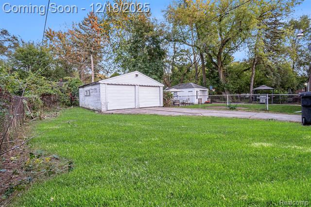 Builiding view thirty two for 12080 Heyden, Detroit, MI. 48228