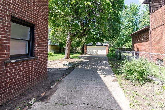 Builiding view eight for 17145 Fairfield, Detroit, MI. 48221
