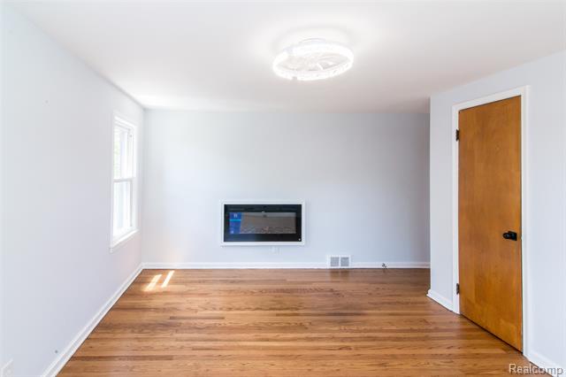 Builiding view thirty seven for 17145 Fairfield, Detroit, MI. 48221