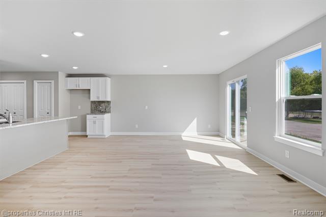 Builiding view seventeen for 100 Parsons Lane, Saline, MI. 48176