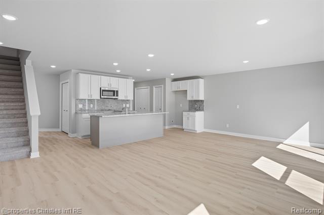 Builiding view sixteen for 100 Parsons Lane, Saline, MI. 48176