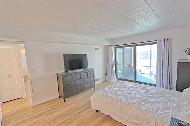 Builiding view eight for 18230 University Park, Livonia, MI. 48152