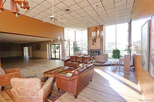 Builiding view eighteen for 18230 University Park, Livonia, MI. 48152