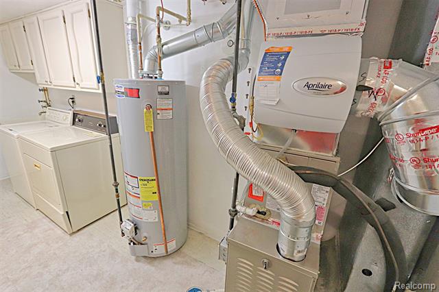 Builiding view eleven for 18230 University Park, Livonia, MI. 48152